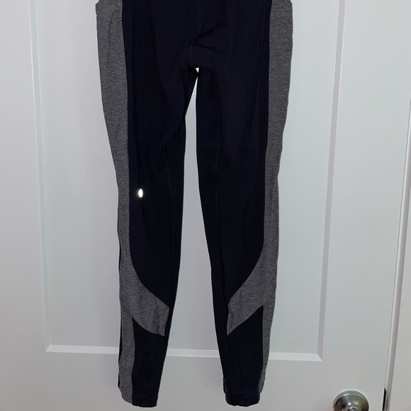 Lululemon Black leggings with grey stripe down the side, size 4 - Picture 3 of 6